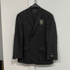 Black pattern suit. Jacket - 43R, Pants - 37, brand new, not worn, not tailored